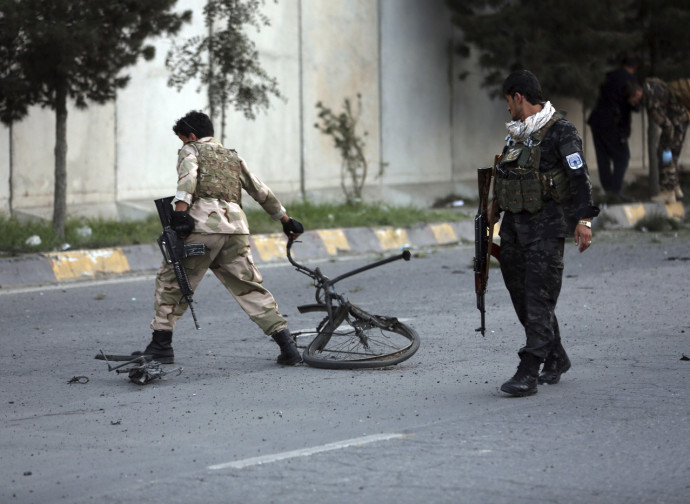 Afghanistan, militari sul luogo di un attentato Afghanistan, militari sul luogo di un attentato