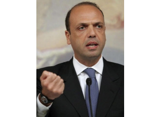 Alfano ordina: via i registri dei matrimoni gay. Era ora