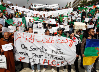 Algeria, il golpe (legale) dei militari detronizza Bouteflika