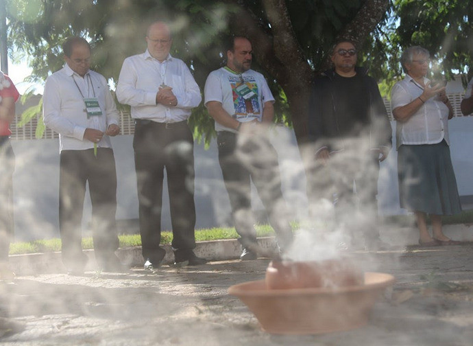 La cerimonia di "mistica indigena" La cerimonia di "mistica indigena"