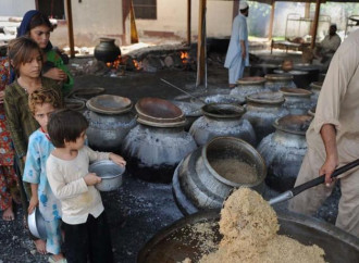 Bambini alla fame in Turkmenistan