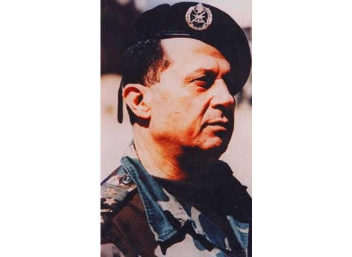 Il generale Aoun ai tempi della guerra civile Il generale Aoun ai tempi della guerra civile