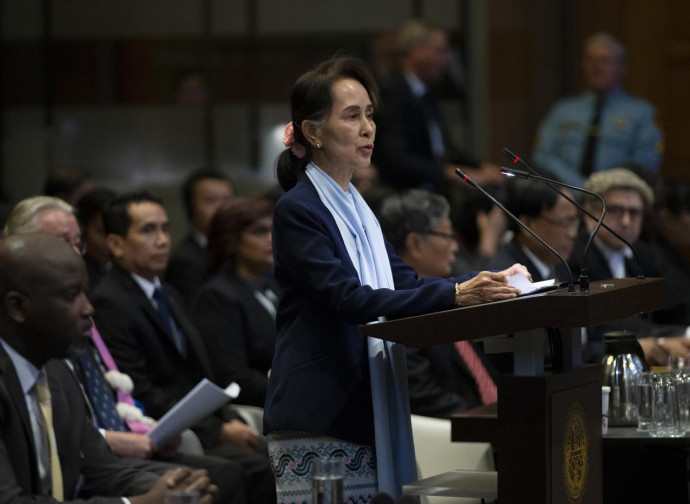 Aung San Suu Kyi all'Aia, testimonia sui Rohingya Aung San Suu Kyi all'Aia, testimonia sui Rohingya