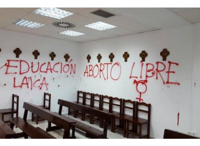 La profanazione nella cappella universiatia La profanazione nella cappella universiatia