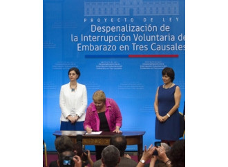 Bachelet, abortista vittoriosa arriva "da star" in Vaticano