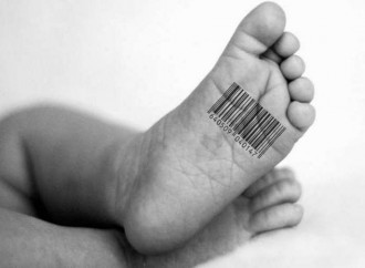 Bimba abbandonata in Ucraina, lo scandalo è la fecondazione artificiale