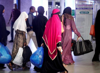 Torturate, violentate, senza salario. L’inferno delle donne bengalesi immigrate in Arabia Saudita