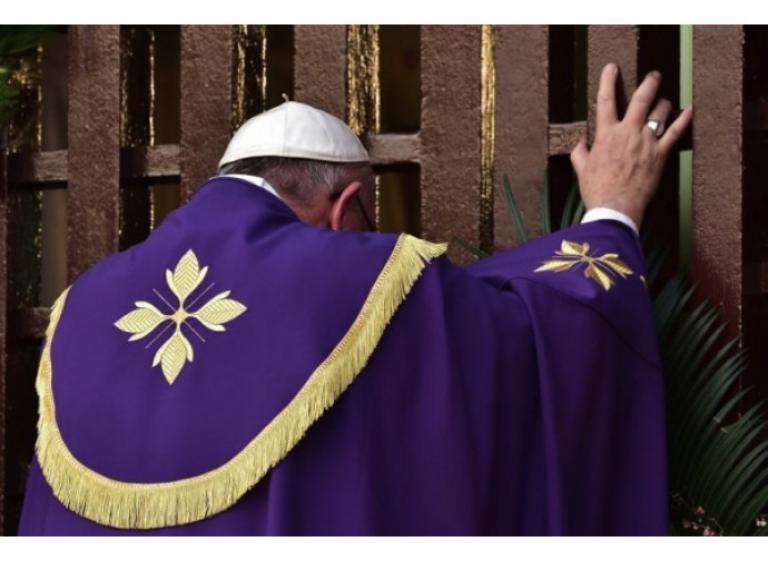 Papa Francesco apre la Porta Santa della cattedrale di Banqui Papa Francesco apre la Porta Santa della cattedrale di Banqui