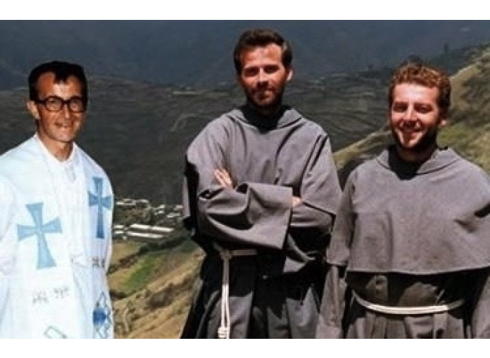 Don Alessandro Dordi, sacerdote fidei donum, e i due frati polacchi, Michele Tomaszek e Zbigniew Strzalkowski Don Alessandro Dordi, sacerdote fidei donum, e i due frati polacchi, Michele Tomaszek e Zbigniew Strzalkowski