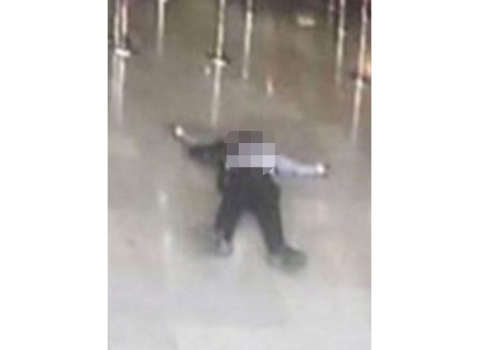 L'attentatore ucciso L'attentatore ucciso