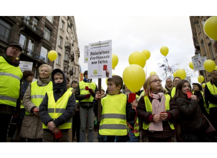 Belgio, protesta contro l'eutanasia infantile Belgio, protesta contro l'eutanasia infantile