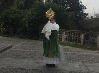 Don Gabriele e la Messa che il Coronavirus non fermerà