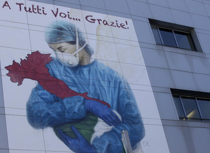 Il murales al Giovanni XXIII di Bergamo