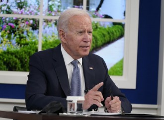 Biden rieduca i genitori, con metodi polizieschi