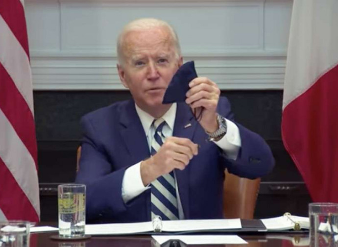 Biden mostra il suo rosario Biden mostra il suo rosario