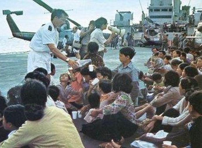Luglio 1979, la Marina militare italiana soccorre i boat people vietnamiti nel Mar cinese meridionale