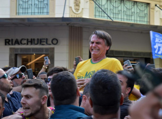Uccidete Bolsonaro: è l'uomo nero, "omofobo e razzista"