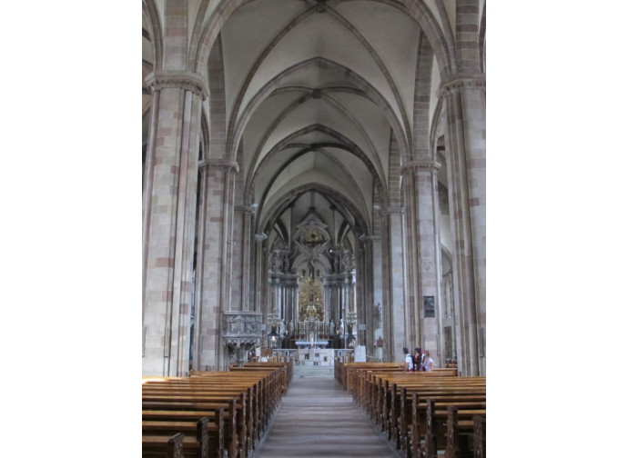 L'interno del Duomo di Bolzano L'interno del Duomo di Bolzano