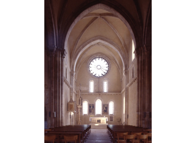 L'interno dell'abbazia di Santa Maria Arabona L'interno dell'abbazia di Santa Maria Arabona