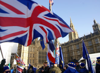 Brexit, sei vie alternative per uscire dall'Ue. O restarci