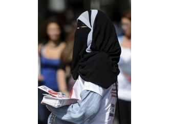 Sorpresa, la neutrale Svizzera proibisce il burqa