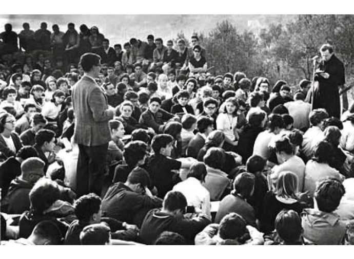Don Giussani con gli studenti a Varigotti Don Giussani con gli studenti a Varigotti