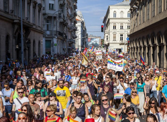 Ungheria, approvata legge anti-pride