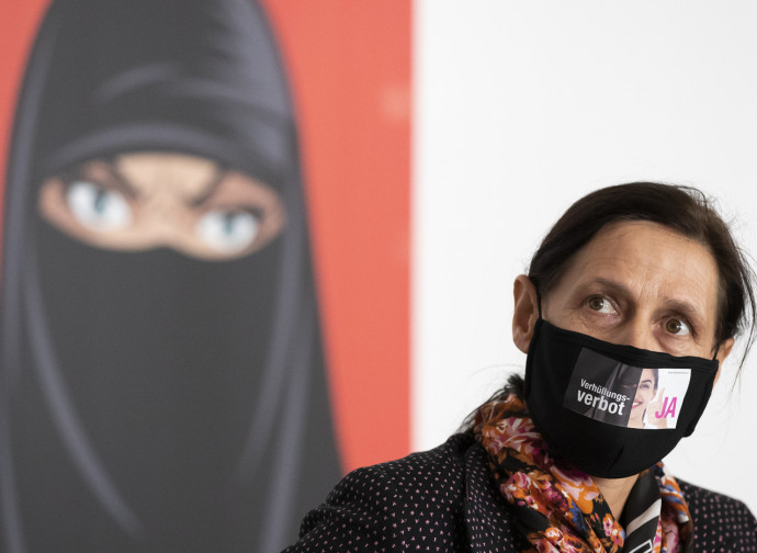Svizzera, sì al divieto del burqa