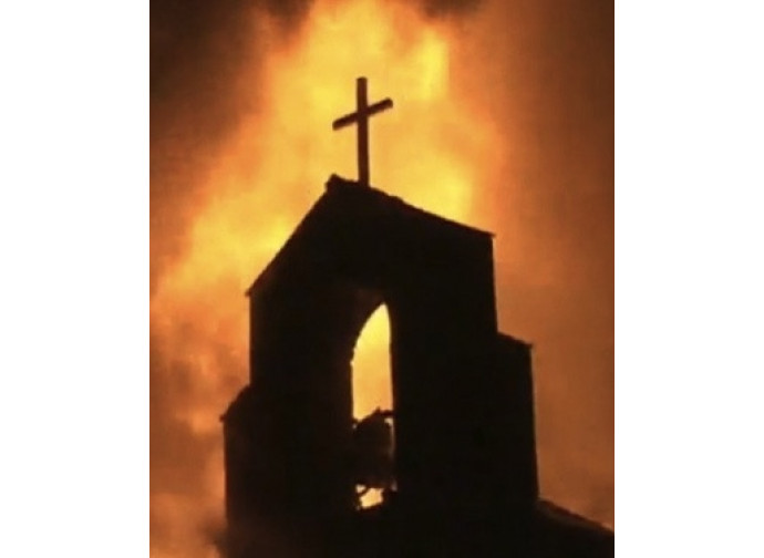 Chise cattoliche incendiate Chise cattoliche incendiate