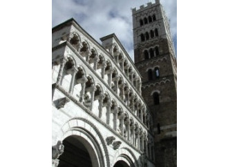 La cattedrale con la statua di Gesù venuta dal cielo