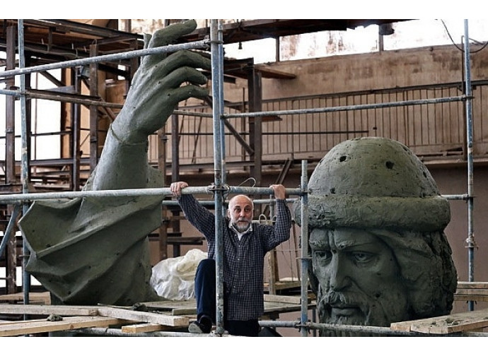 Il lavori per la statua dedicata a Vladimir il Grande Il lavori per la statua dedicata a Vladimir il Grande