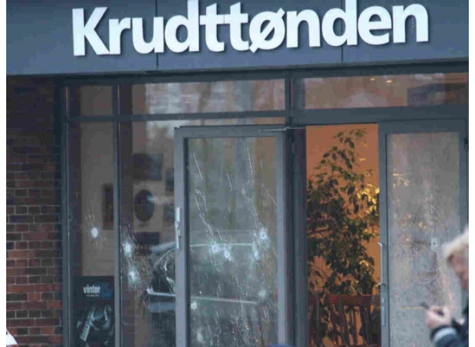 Il caffé colpito dagli jihadisti Il caffé colpito dagli jihadisti