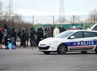 Mediterraneo e Calais, la violenza dei trafficanti di esseri umani