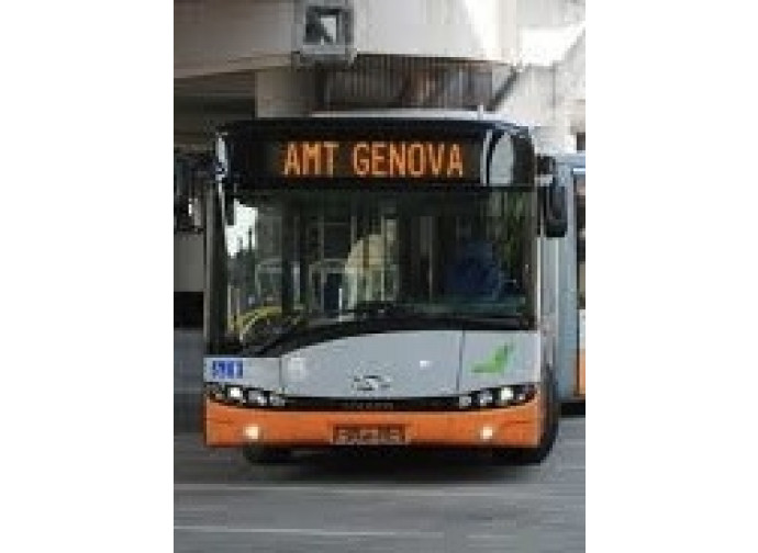 L'autobus di Genova dove è avvenuta l'aggressione L'autobus di Genova dove è avvenuta l'aggressione