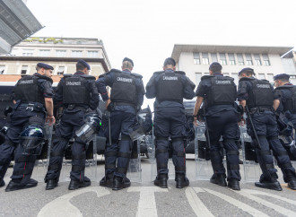La nuova normalità: puoi parlare solo se protetto dalla polizia