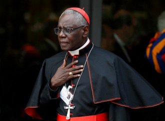Sarah: «Basta profanazioni, non si tratta sull’Eucarestia»