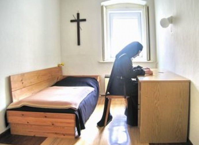 Suora carmelitana Suora carmelitana