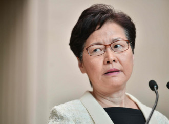 Hong Kong, Carrie Lam premier servitrice di due padroni