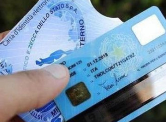 Parlamento UE: X sulla carta d'identità