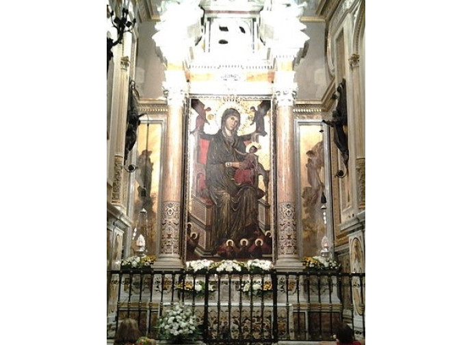 La tavola di legno con la Vergine e Gesù nel santuario di Montevergine La tavola di legno con la Vergine e Gesù nel santuario di Montevergine
