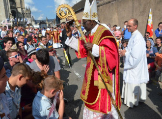 Parigi-Chartres: il rito antico spopola tra i giovani