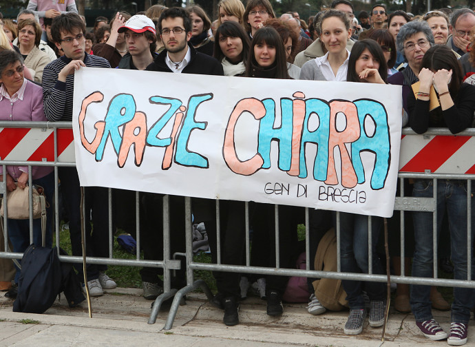 Uno striscione ai funerali di Chiara Lubich