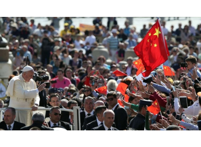 Bandiere cinesi a San Pietro