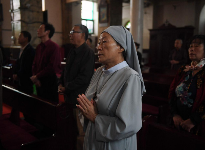 Cina, fedeli in preghiera