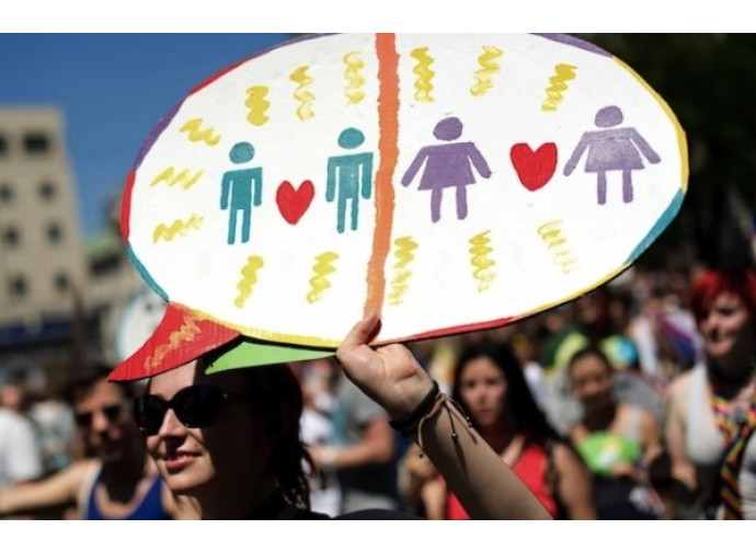 Il ddl Cirinnà dà il via libera alle adozioni per i gay
