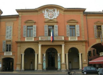 Reggio Emilia e il riconoscimento dell'omogenitorialità a metà