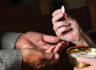 La Comunione sulla mano e la visione distorta della Tradizione