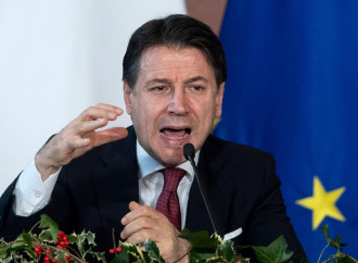 Conte distrae il pubblico dai suoi gravi problemi