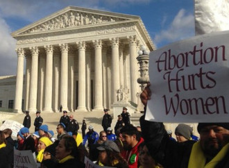 Pillole abortive, la Corte Suprema toglie le restrizioni
