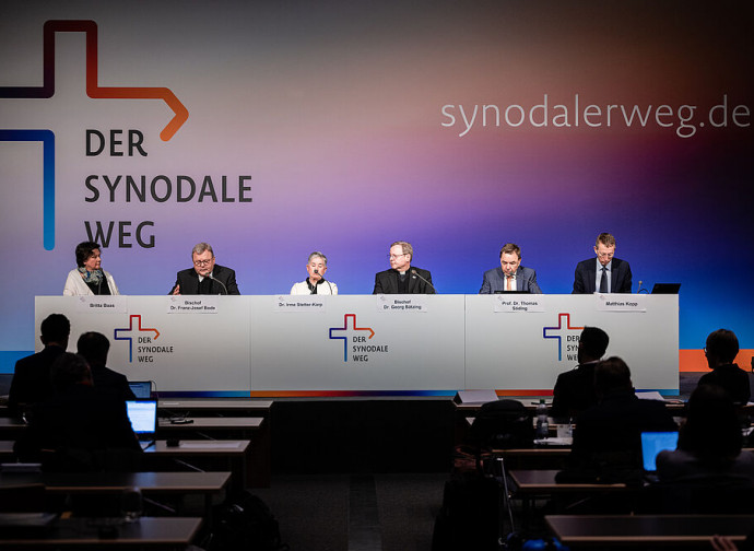 © Synodaler Weg / Maximilian von Lachner Fünfte Synodalversammlung des Synodalen Weges (09.-11. März 2023): Podium bei der Abschluss-Pressekonferenz (11.03.2023)